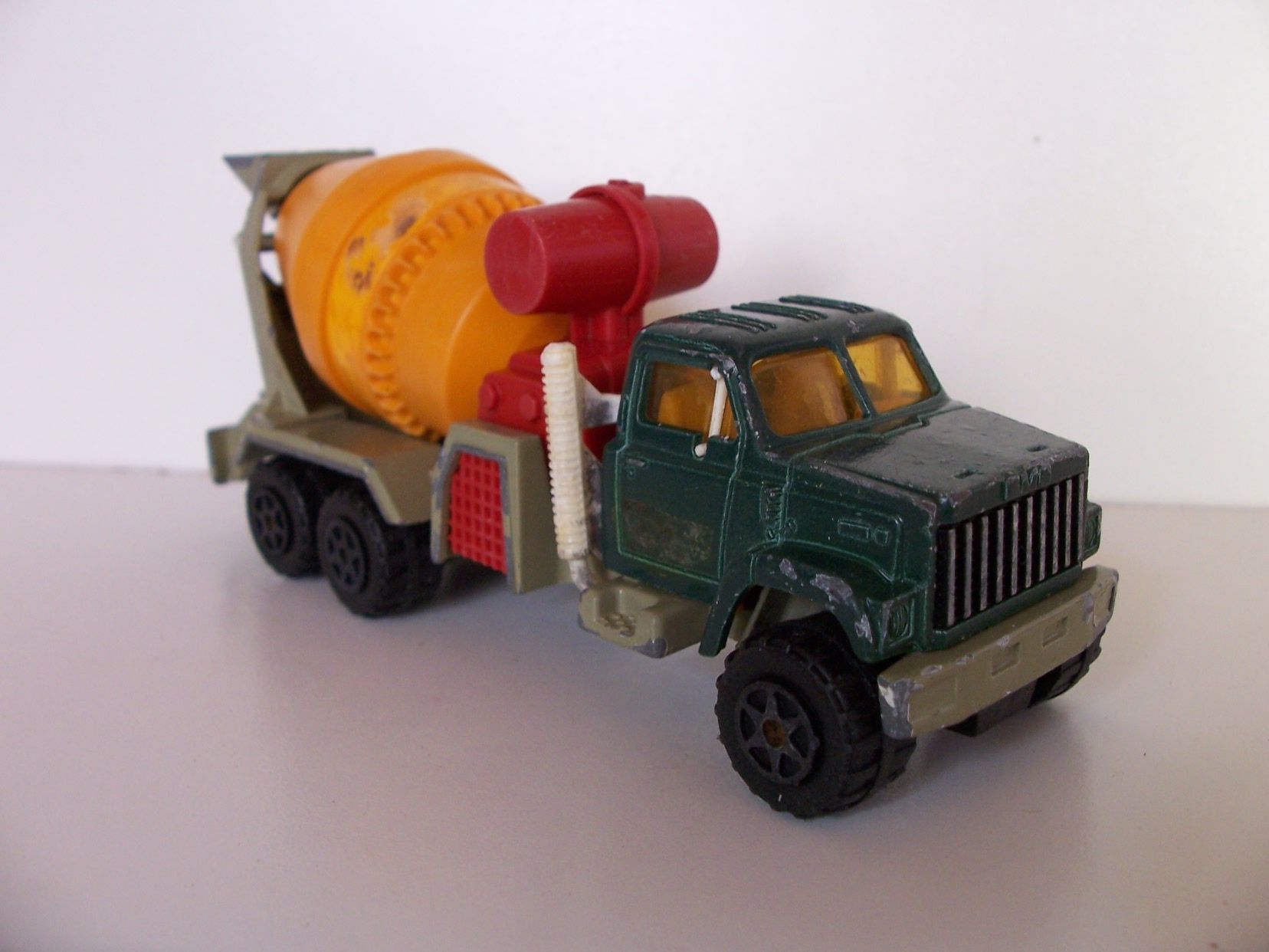 Miniature Camion Bétonnière FAP 2226 - échelle 1:43 - Métal Yougoslavie - De Agostini Neuf