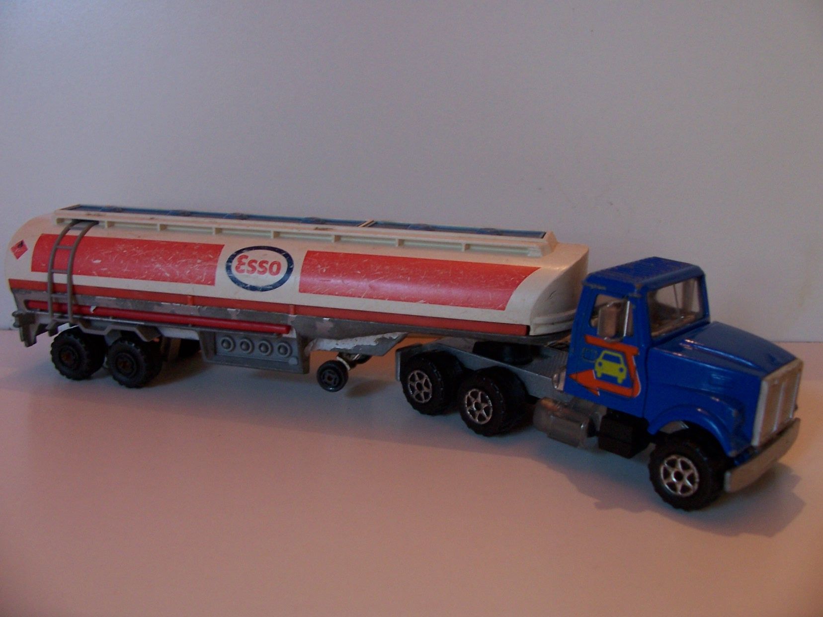Camion Ford Cisterna Esso De 1950 Esc. 1/43 Dinky Toys. | Cuotas sin