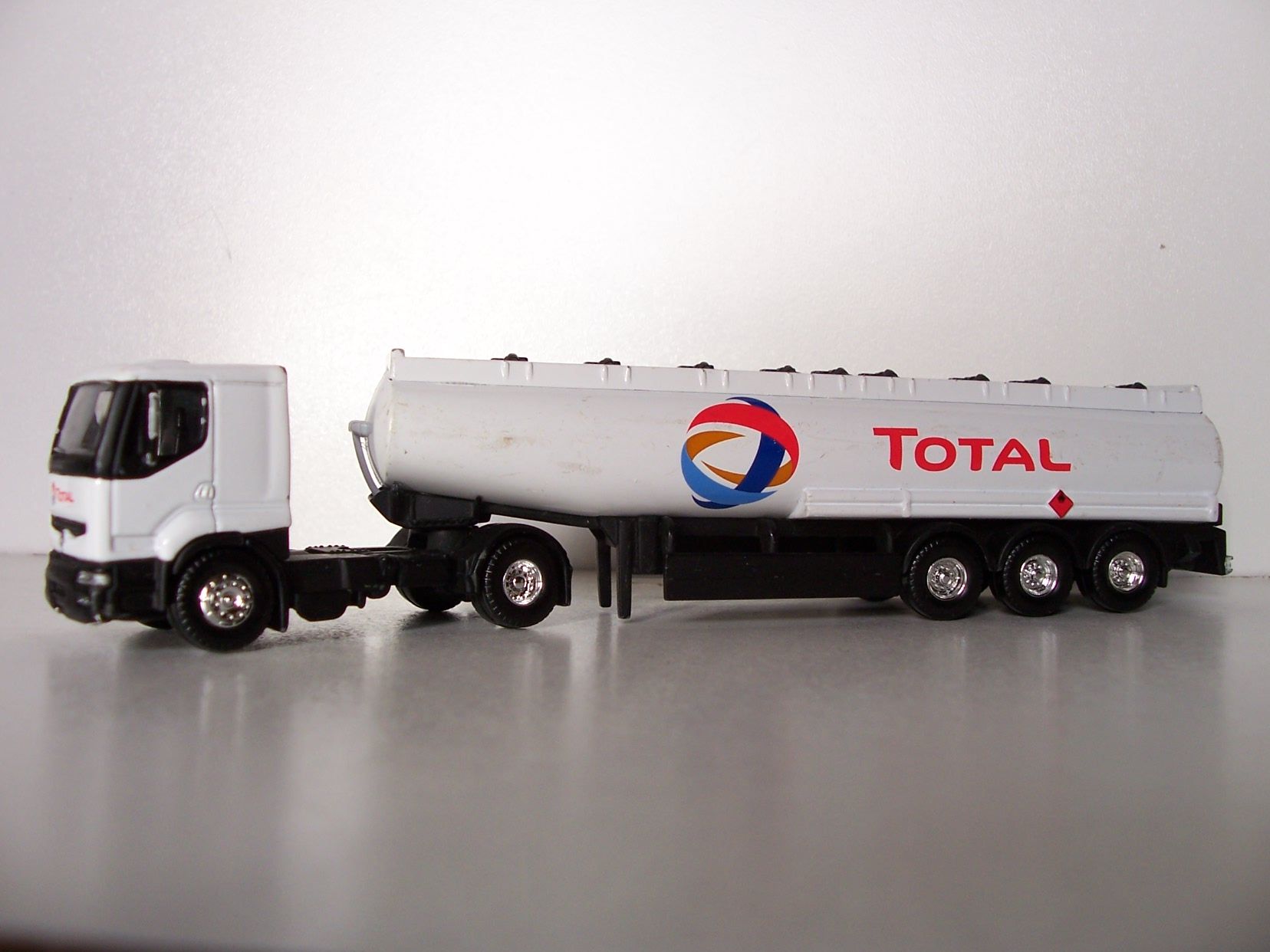 Camion éboueur Renault trucks Plastigram - NOREV - Avec bascule à